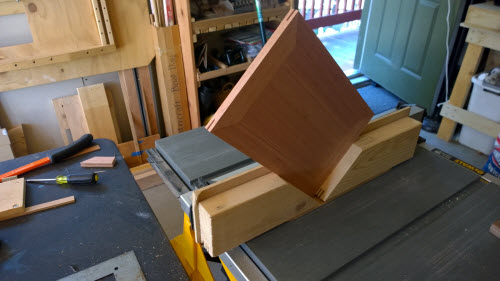 Cutting miter splines on the lid